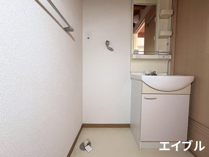 物件内観写真13　(洗濯機置場)