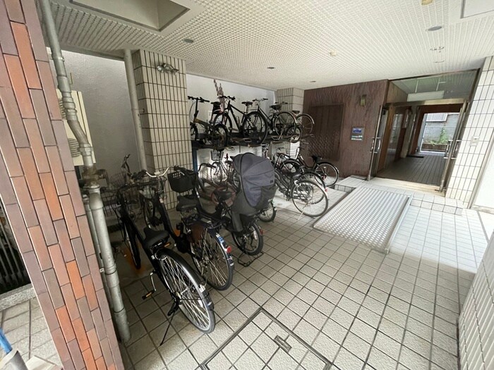 物件外観写真3　(駐輪場)