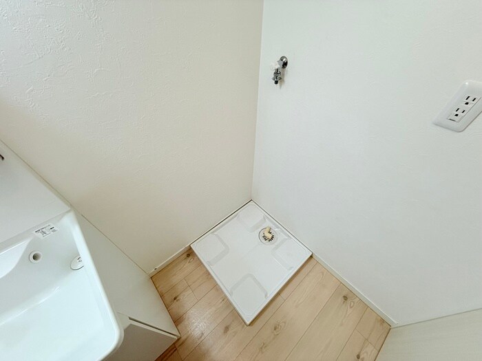 物件内観写真16　(洗濯機置場)