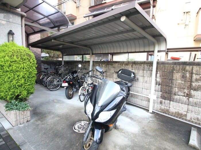 物件外観写真4　(駐輪場)