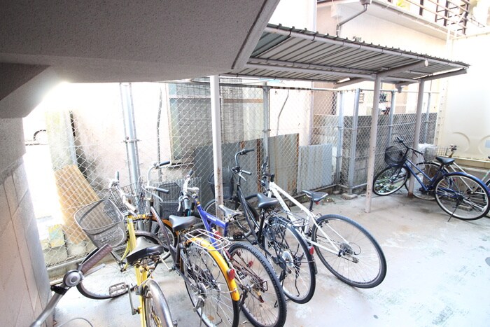 物件外観写真3　(駐車場)