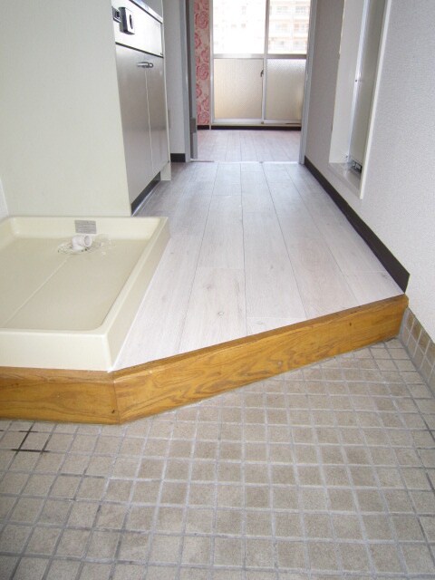 物件内観写真10　(玄関)