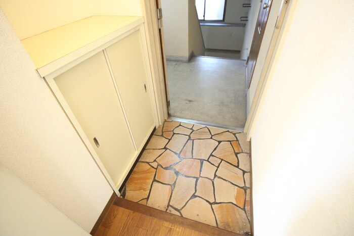 物件内観写真13　(玄関)