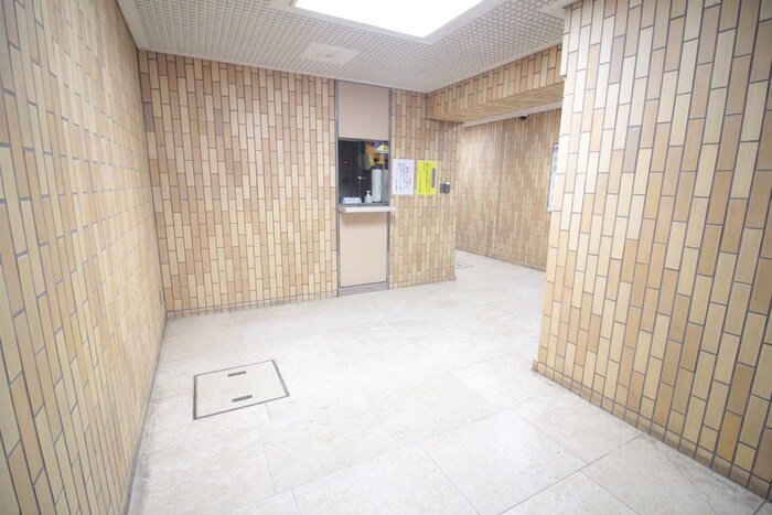 物件外観写真4　(エントランス部分)