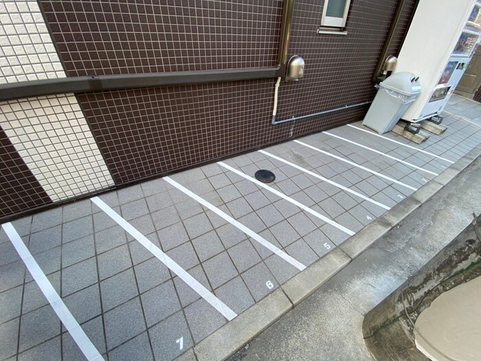 物件外観写真3　(駐輪場)