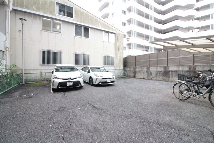 物件外観写真5　(駐車場)