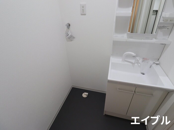 物件内観写真12　(洗濯機置場)