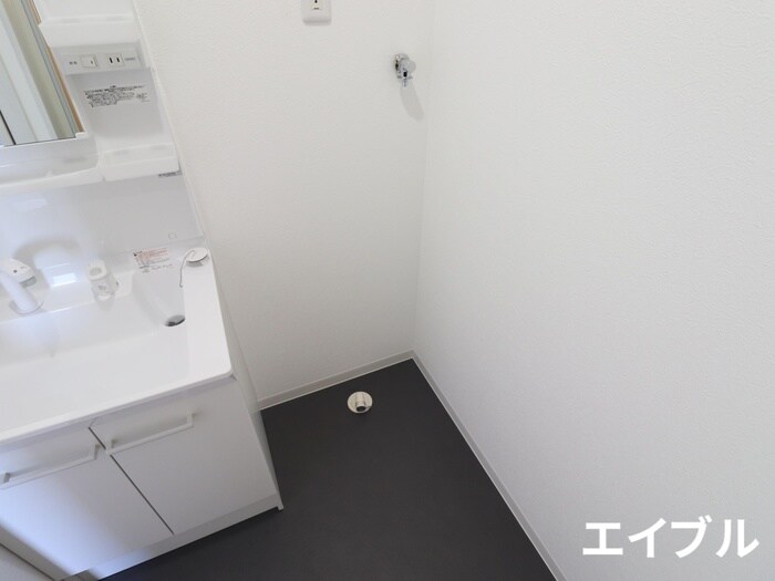 物件内観写真12　(洗濯機置場)