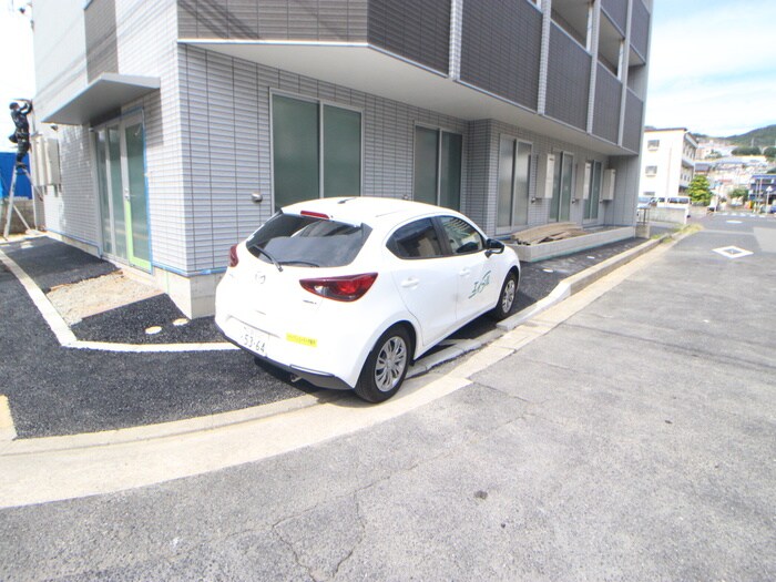 物件外観写真3　(駐車場)