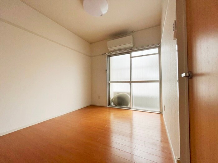 物件内観写真4　(居室)