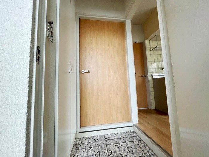 物件内観写真10　(玄関)