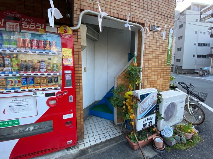 物件外観写真2　(エントランス部分)