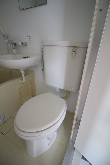 物件内観写真8　(トイレ)