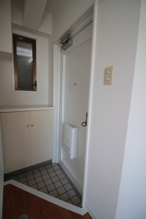 物件内観写真11　(玄関)