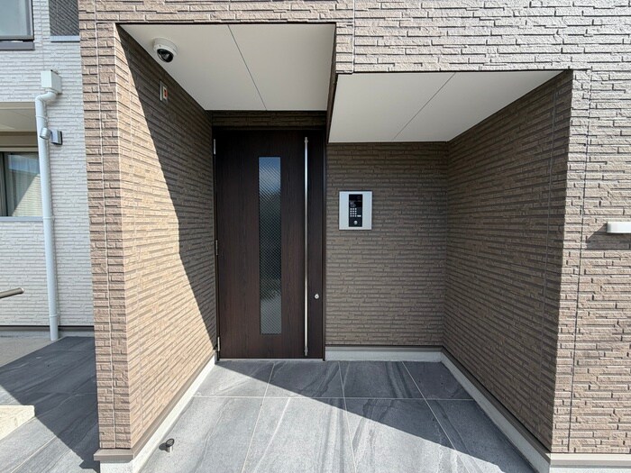 物件外観写真3　(エントランス部分)