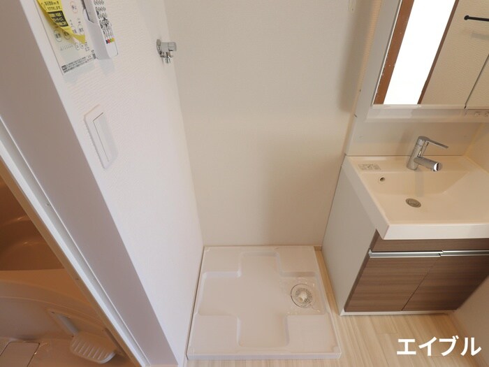 物件内観写真12　(洗濯機置場)