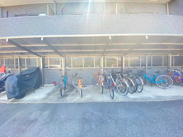 物件外観写真5　(駐輪場)