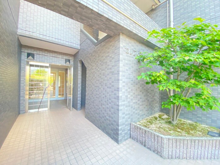 物件外観写真6　(エントランス部分)