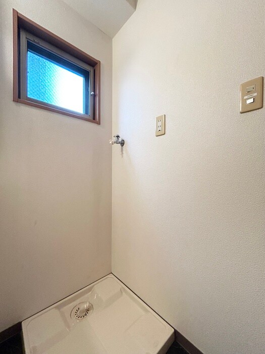 物件内観写真15　(洗濯機置場)