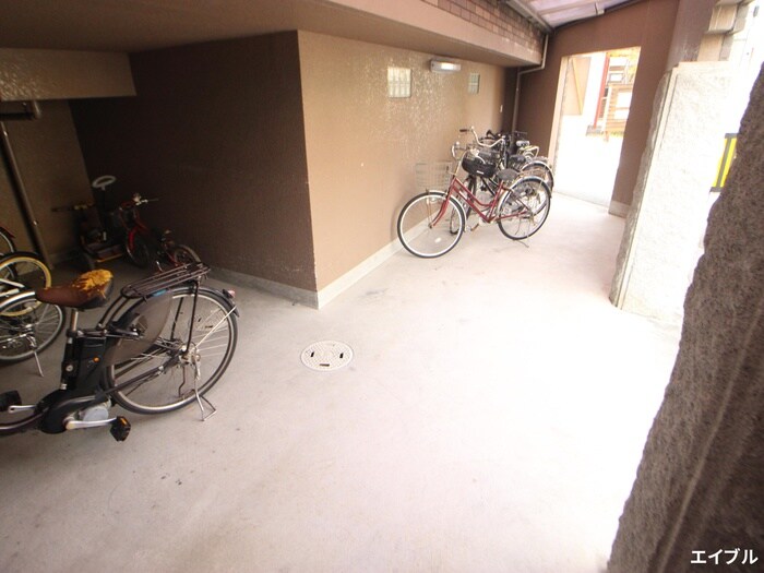 物件外観写真3　(駐輪場)