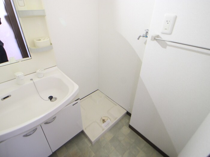 物件内観写真11　(洗濯機置場)