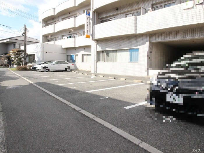 物件外観写真2　(駐車場)