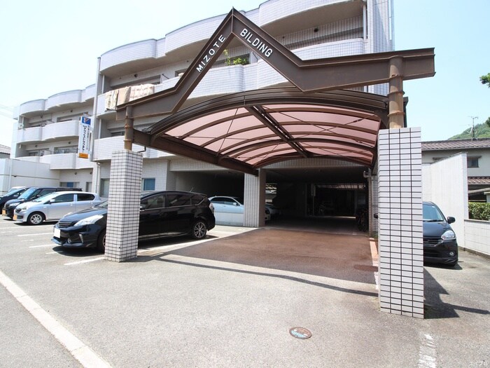 物件外観写真5　(エントランス部分)