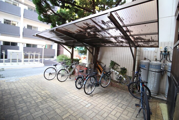 物件外観写真2　(駐輪場)