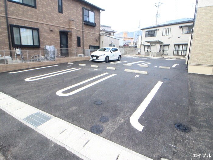 物件外観写真2　(駐車場)