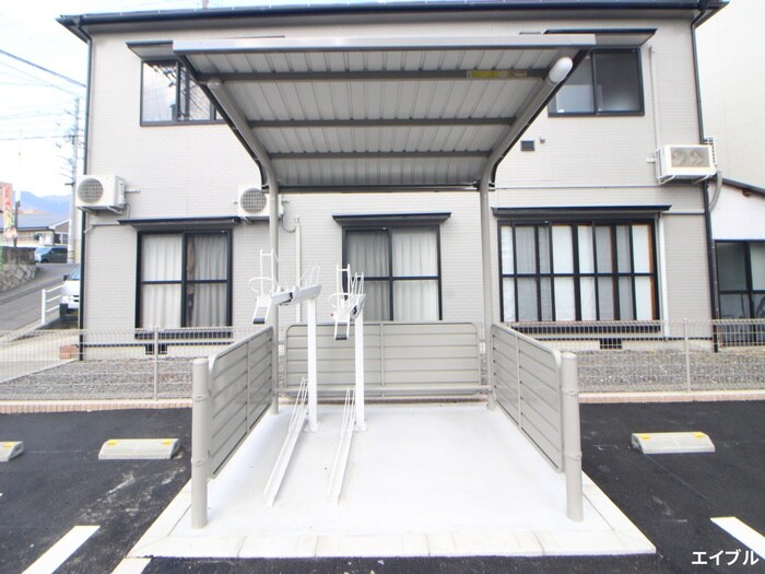 物件外観写真3　(駐輪場)