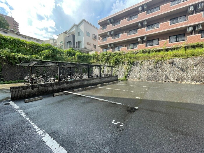 物件外観写真5　(駐車場)