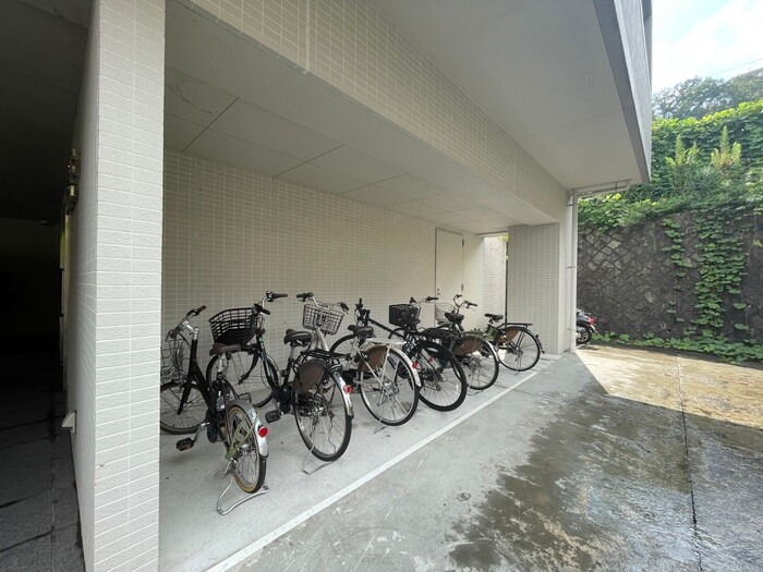 物件外観写真6　(駐輪場)