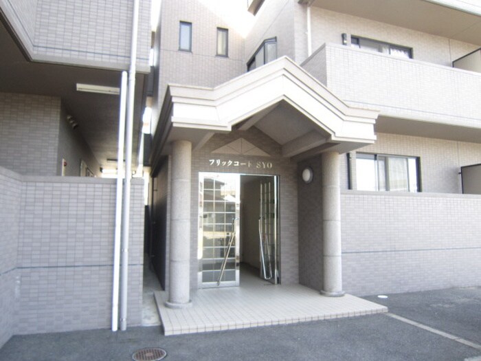 物件外観写真2　(エントランス部分)