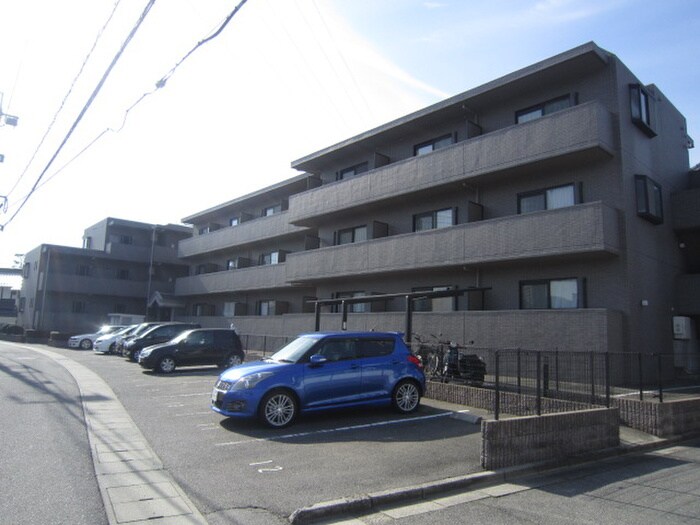 物件外観写真3　(駐車場)