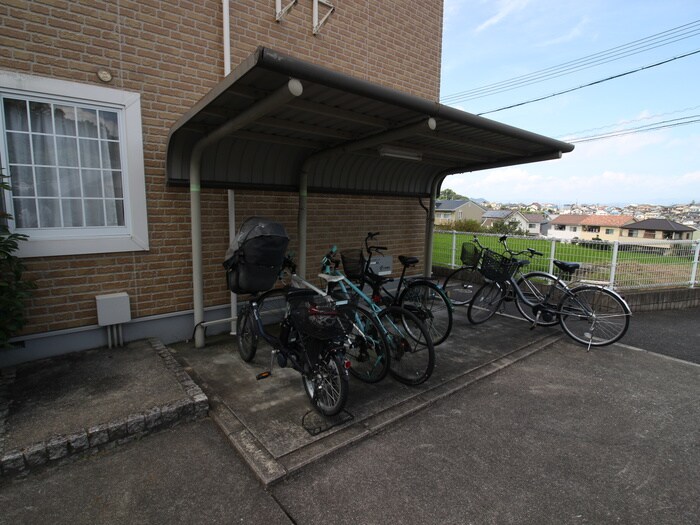 物件外観写真2　(駐輪場)