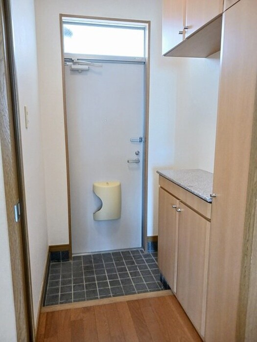 物件内観写真12　(玄関)