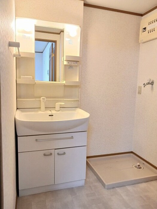 物件内観写真16　(洗濯機置場)