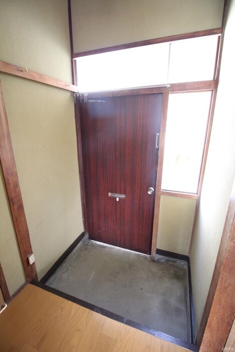 物件内観写真12　(玄関)