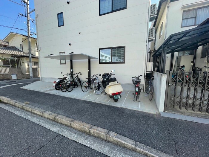 物件外観写真5　(駐輪場)