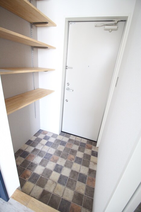 物件内観写真13　(玄関)