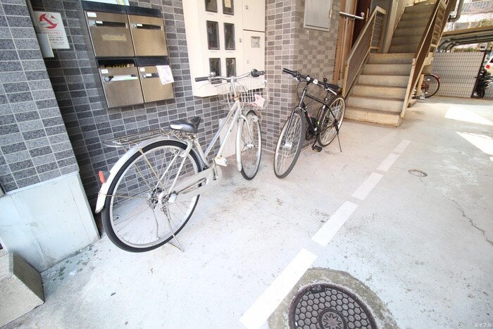 物件外観写真3　(駐輪場)
