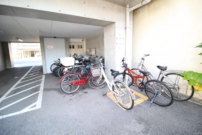 物件外観写真3　(駐輪場)
