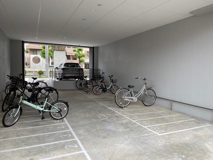 物件外観写真3　(駐輪場)