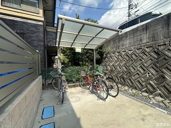 物件外観写真4　(駐輪場)
