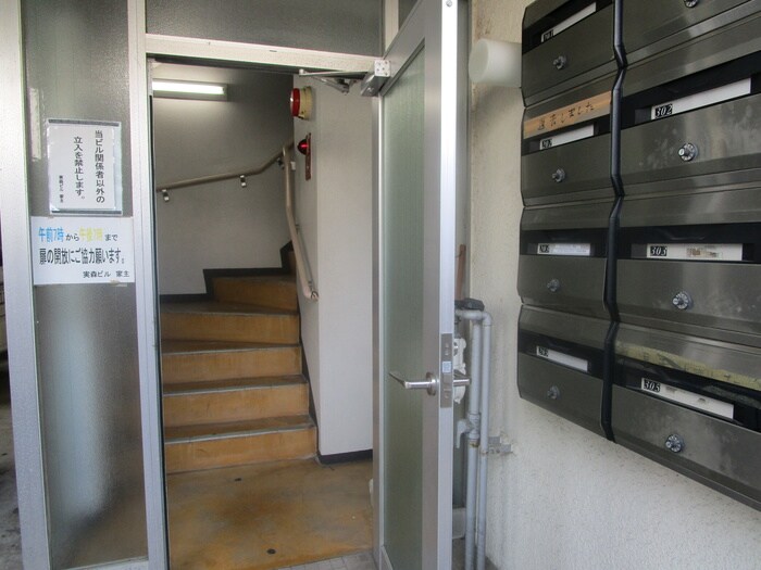 物件外観写真2　(エントランス部分)