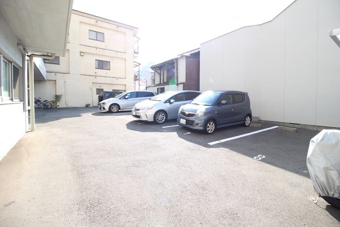 物件外観写真4　(駐車場)