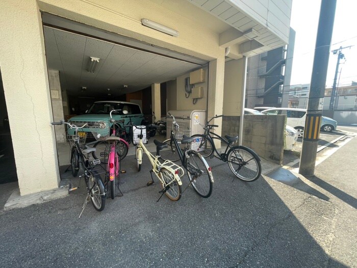 物件外観写真2　(駐輪場)