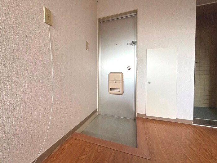 物件内観写真12　(玄関)