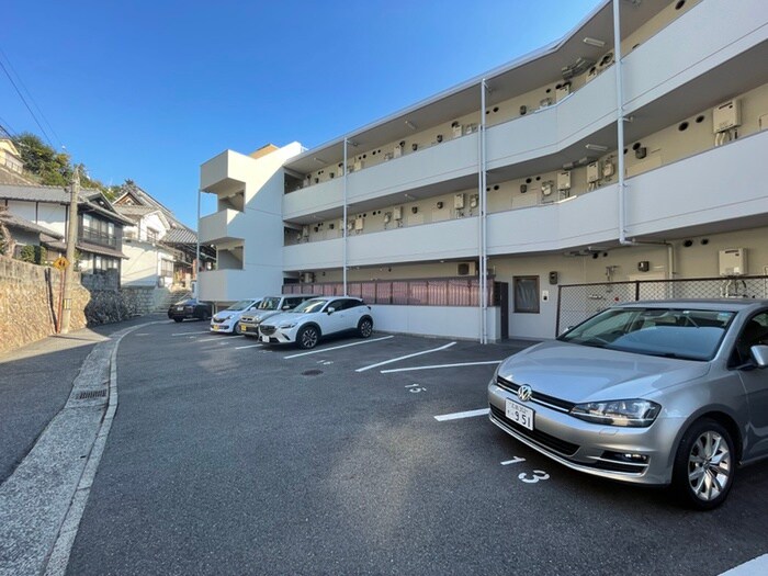 物件外観写真2　(駐車場)