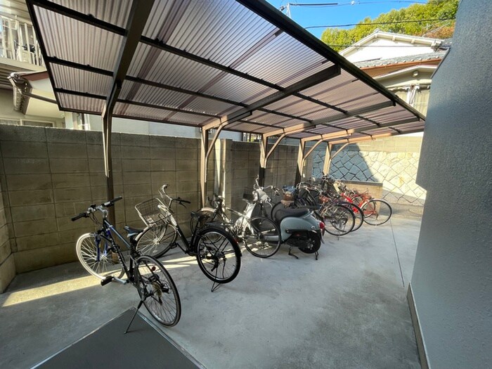 物件外観写真3　(駐輪場)